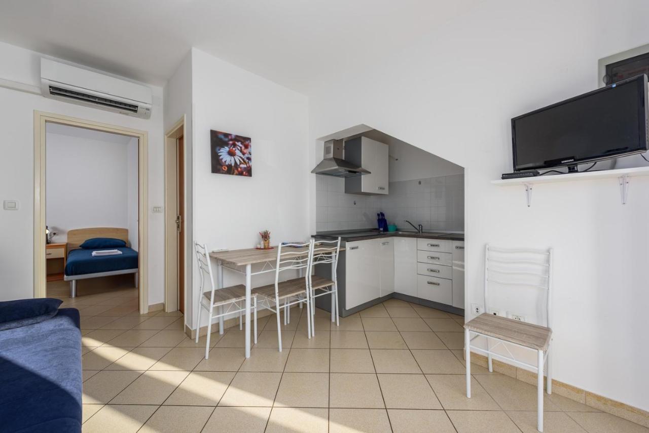 Lucrezia House With Apartments Lovrečica エクステリア 写真